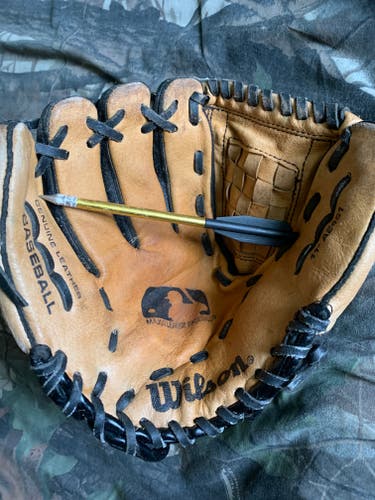 Wilson LH A2451 Baseball Glove 11" (Used)