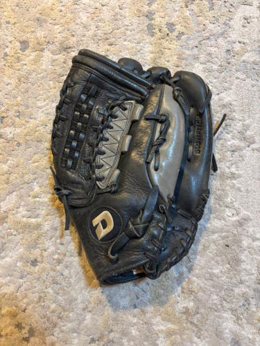 Black DeMarini Voodoo 950 RH Softball Glove 13.5"