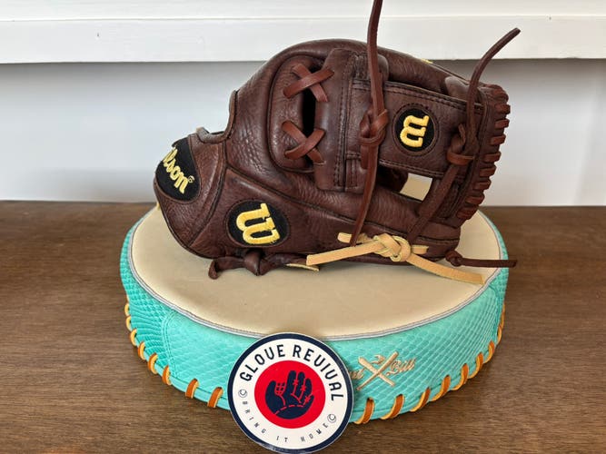 Wilson A1000 Ecco leather 1786 11.5” infielders glove.