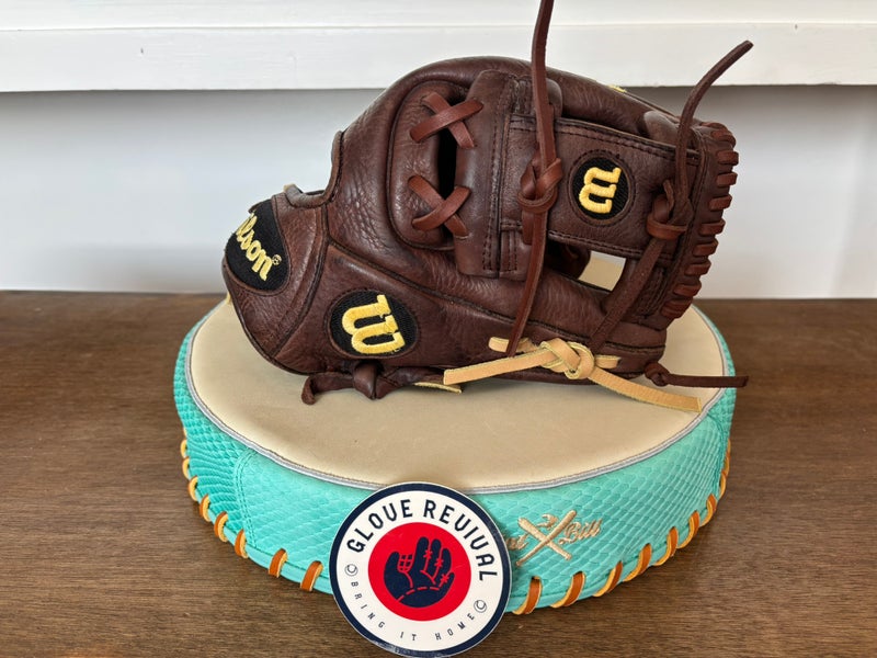Wilson A1000 Ecco leather 1786 11.5” infielders glove.