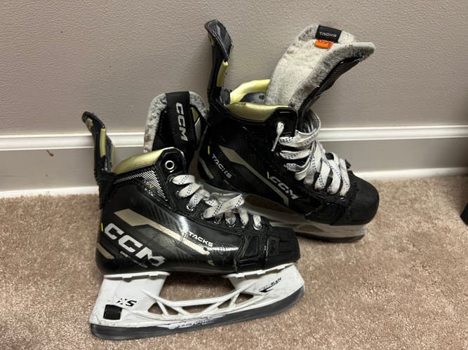 CCM AS-V Hockey Skates Regular Width  Size 3 (Used)