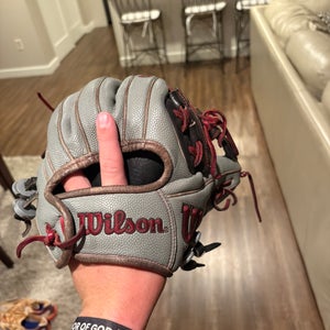 Wilson RH Infield A2000 Baseball Glove 11.5" (Used)