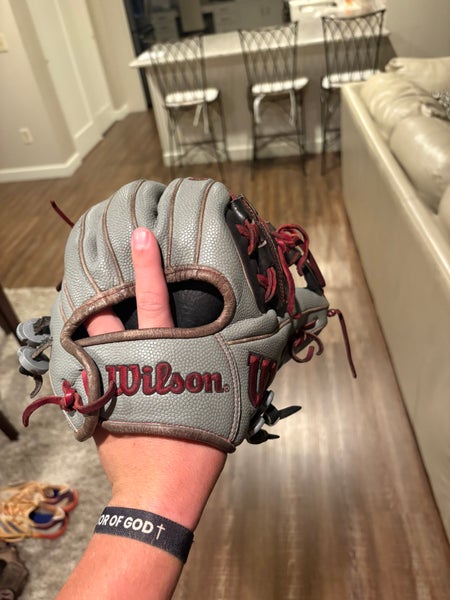 Wilson RH Infield A2000 Baseball Glove 11.5" (Used)