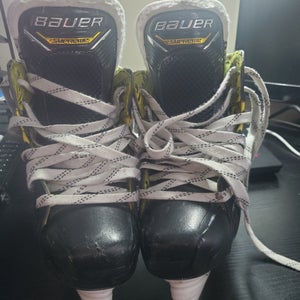 Bauer Supreme M4 Hockey Skates Size 2 (Used)