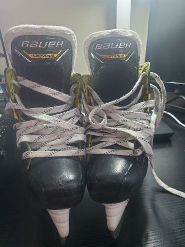 Bauer Supreme M4 Hockey Skates Size 2 (Used)