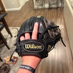 Wilson RH A2000 Baseball Glove 11.5" (Used)