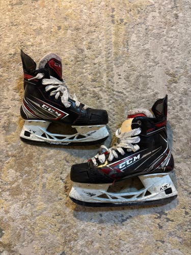 Senior CCM JetSpeed Vibe Hockey Skates Regular Width 7.5 (Used)