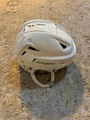 White Small Bauer Re-Akt 150 Helmet (Used)