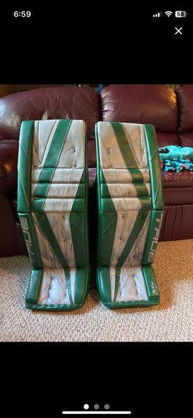 34+2 True Catalyst PX3 Goalie Leg Pads (Used)