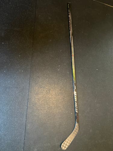Senior Bauer Vapor Hyperlite Right Handed Hockey Stick P29 (New)
