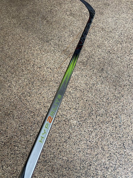 Senior Bauer Vapor Hyperlite 2 Right Handed Hockey Stick P92 (Used)
