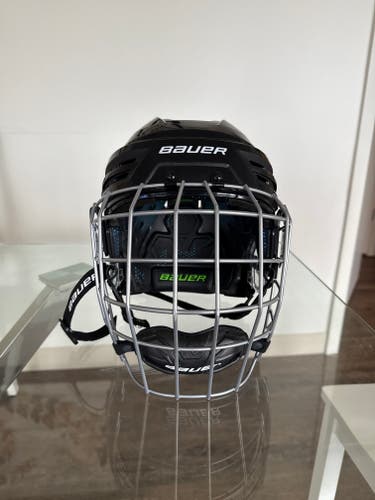 Large Bauer Re-Akt 85 Helmet (Used)