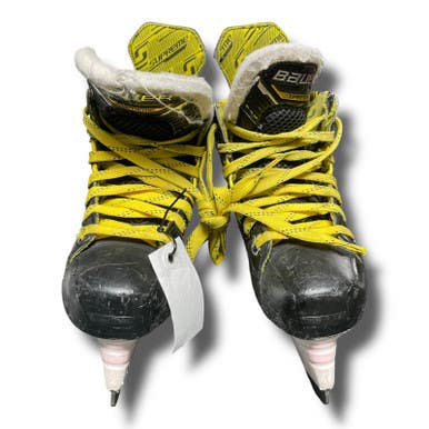 Used Bauer SUPREME M4 Junior Hockey Skate Junior 02.5 11375-S000362644
