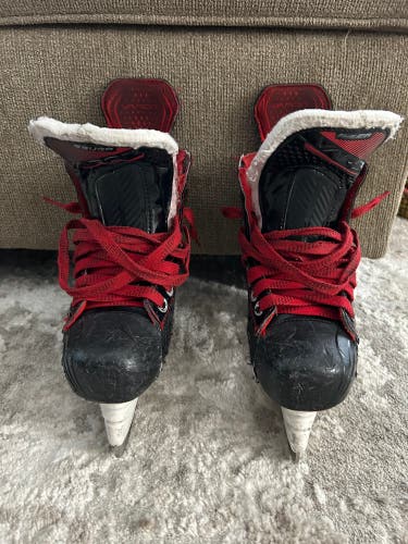 Bauer Vapor 2X Hockey Skates Regular Width Size 2 (Used)