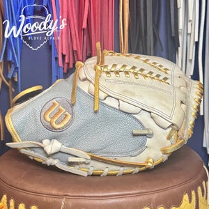 Wilson RH Catcher's A2000 Softball Glove 34" (Used)