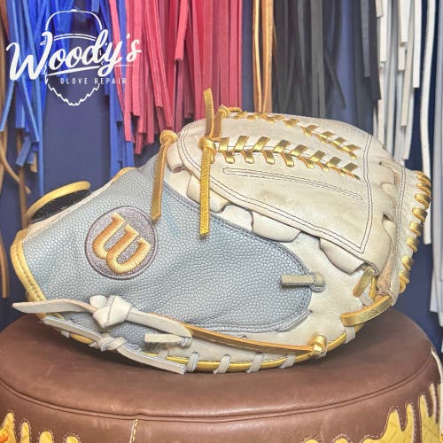 Wilson RH Catcher's A2000 Softball Glove 34" (Used)