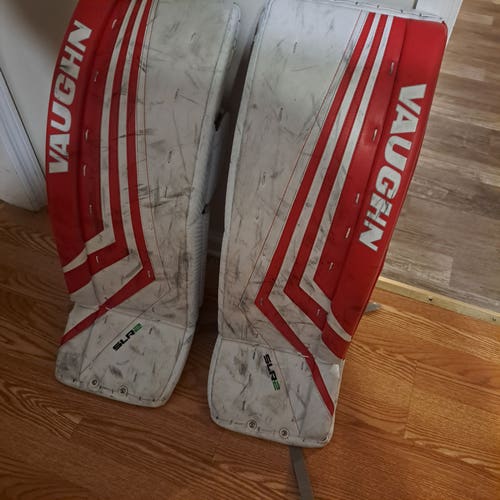 33" Vaughn Ventus SLR2 Pro Goalie Leg Pads (Used)