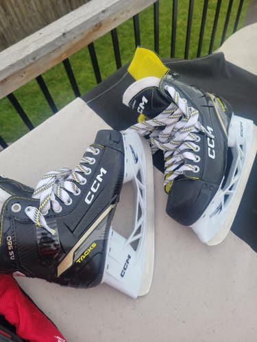 CCM Tacks AS 560 Hockey Skates 6 (Used)