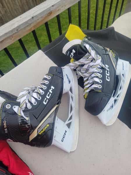 CCM Tacks AS 560 Hockey Skates 6 (Used)