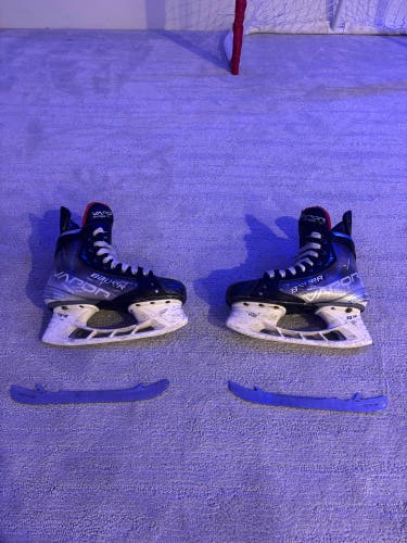 Custom Bauer Hyperlite 1’s size 4 fit 2(used)