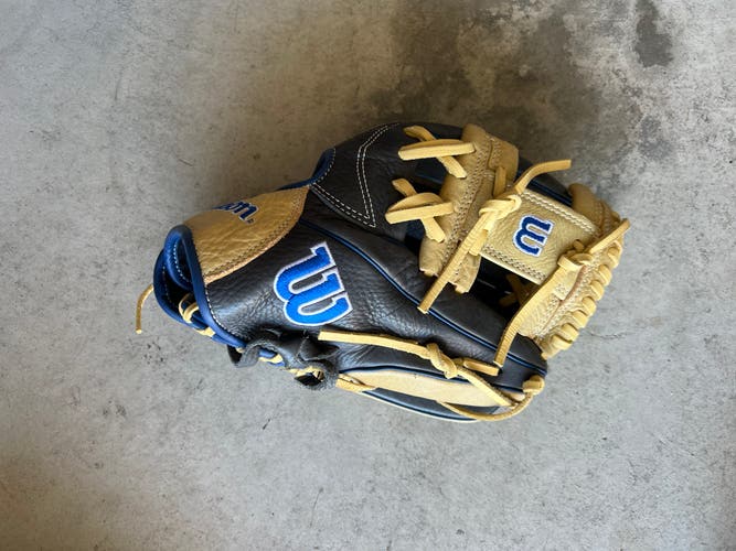 2023 Wilson RH Infield A1000 Baseball Glove 11.75" (Used)