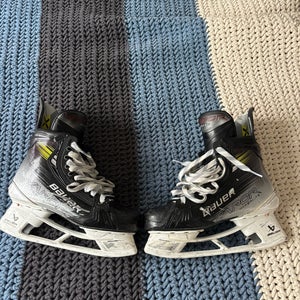2023 Bauer Vapor Hyperlite 2 Hockey Skates Regular Width   9 (Used)