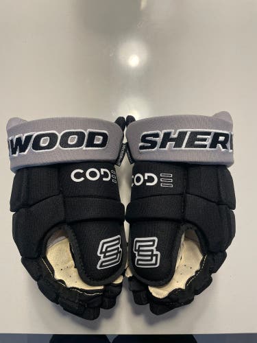 Sher-Wood Code Encrypt Pro Gloves 14", Short Cuff, Used)