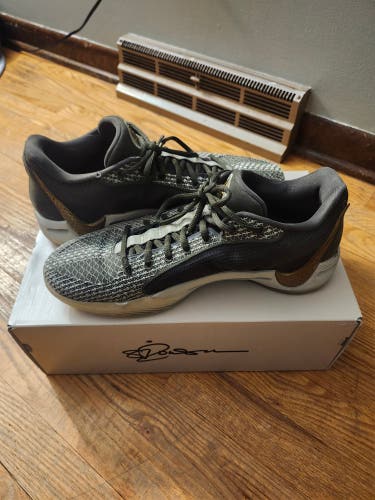 Size M 10.5 (W 11.5) Nike Shoes (Used)