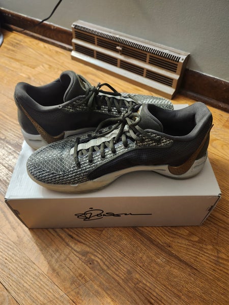 Size M 10.5 (W 11.5) Nike Shoes (Used)