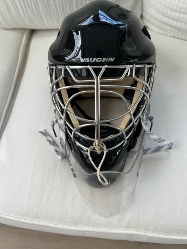 Senior Vaughn VM 7500 Goalie Mask Large (7 1/8- 7 3/4) Like New