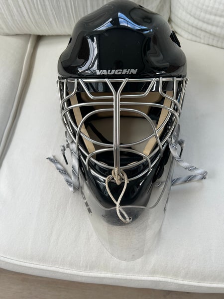 Senior Vaughn VM 7500 Goalie Mask Large (7 1/8- 7 3/4) Like New