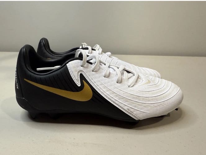 Size 5.5 Men’s Nike Phantom GX II Academy FG/MG Soccer Cleats White