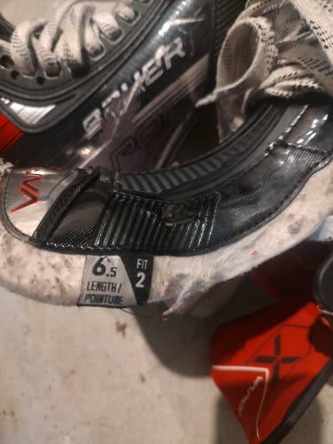 2024 Bauer Vapor 5x pro Hockey Skates Regular Width 6.5 (Used)
