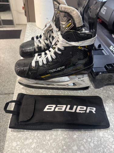 Bauer Supreme M5 Pro Hockey Skates Extra Wide Width Size 6 (Used)