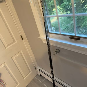 Intermediate Bauer Vapor Hyperlite Right Handed Hockey Stick (New)