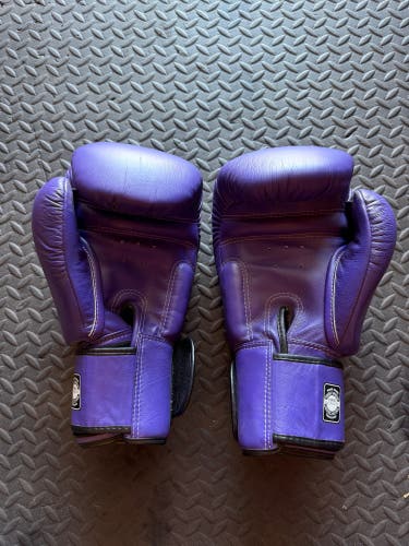 Twins Special 16oz Purple Glove