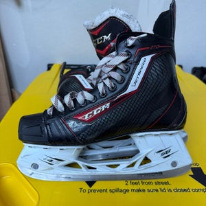 CCM JetSpeed 270 Hockey Skates 9 (Used)