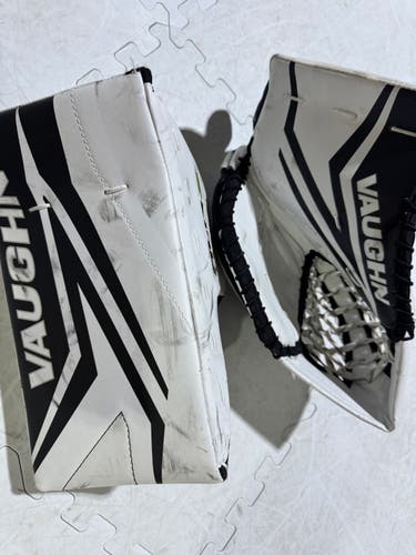 Vaughn SLR3 Youth, White/Black (Used)