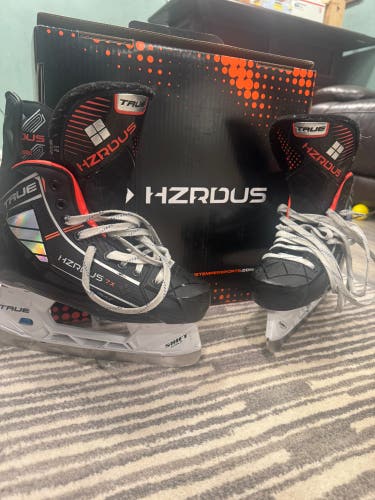 2024 True HZRDUS 7X Hockey Skates Regular Width Size 5 (Used)