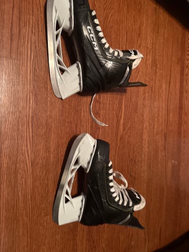 CCM AS-550 Hockey Skates Regular Width 6 (Used)