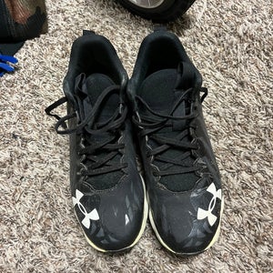 Black Kids  Youth Under Armour Molded Cleats Cleats (Used)