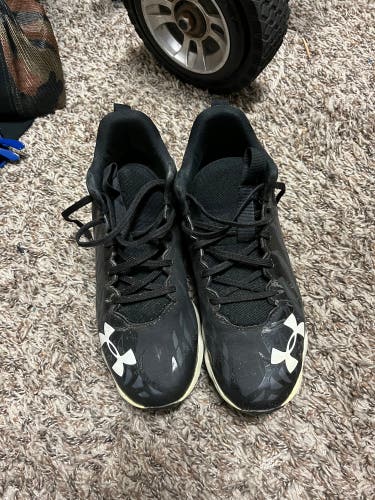 Black Kids Youth Under Armour Molded Cleats Cleats (Used)