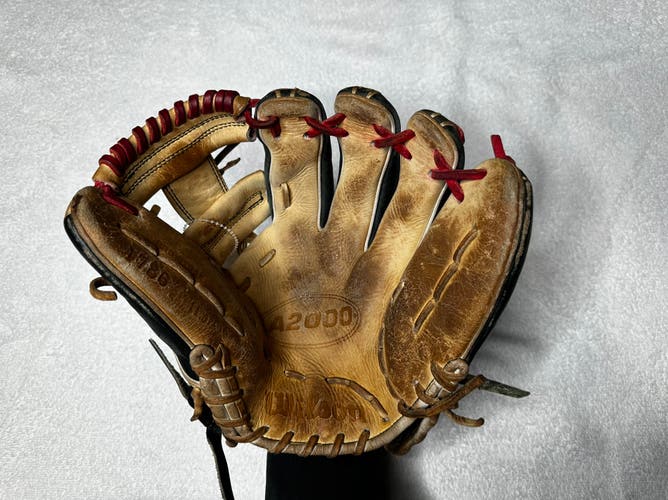 Brown Wilson A2000 RH Infield Baseball Glove 11.5" (Used)