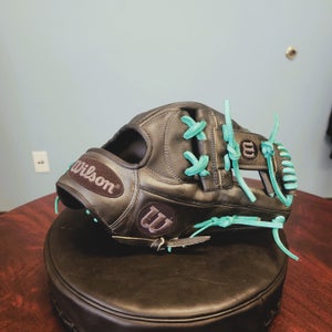 Infield RH Wilson A2000 1786 Baseball Glove 11.75" (Used)
