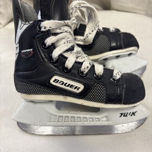 Junior Youth Size 8 Bauer Impact 300 Ice Hockey Skates