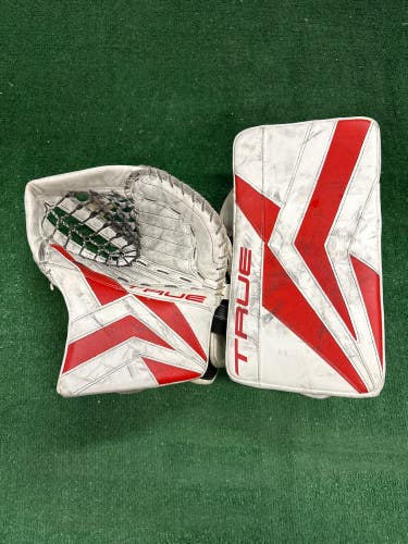 Red Senior True Catalyst 7x3 Goalie Gloves & Blockers Regular (Used)