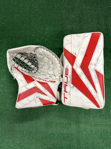 Red Senior True Catalyst 7x3 Goalie Gloves & Blockers Regular (Used)