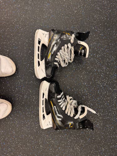 Bauer Supreme M5 Pro Hockey Skates 6 (New)