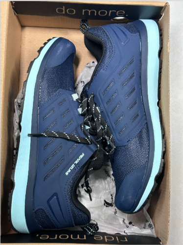 Women's Size 8.5 Pearl Izumi Bike Shoes (New)