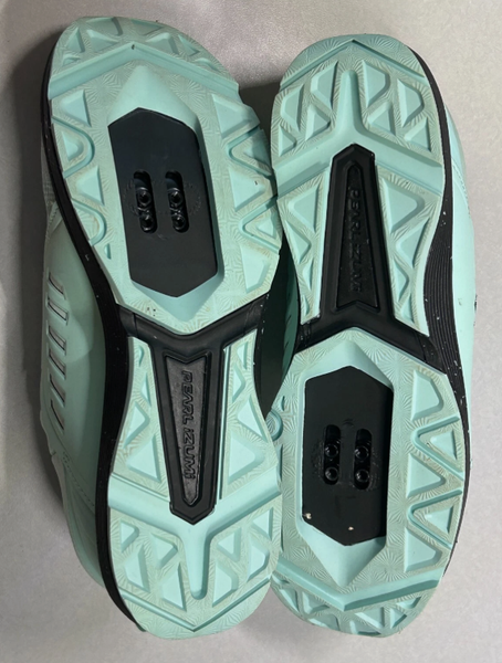 Women's Size 8 Pearl Izumi Bike Shoes (New)